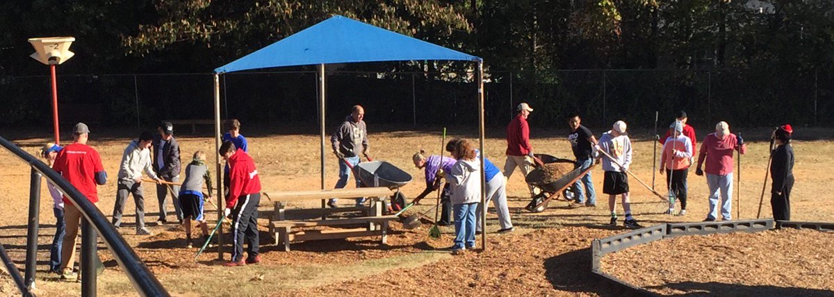 oakgrove_pta's tweet photo. Thank you Oak Grove volunteers for your hard work at Community Day! https://t.co/kfsQY3Ere2