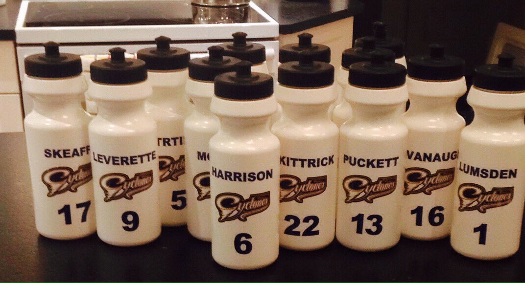 BladeSportsCP's tweet photo. Personalized team water bottles. 
#hockey #girls #business #hydration https://t.co/3eNBg63Yly