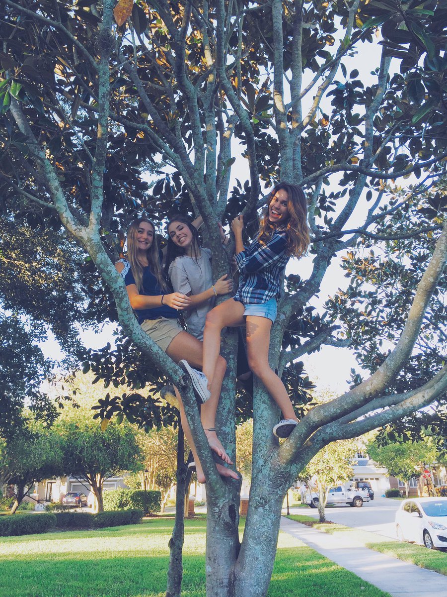 livstein__'s tweet photo. 10 years of friendship still being chumps. #neveraround #alwayshere https://t.co/TqBkGRBHk9