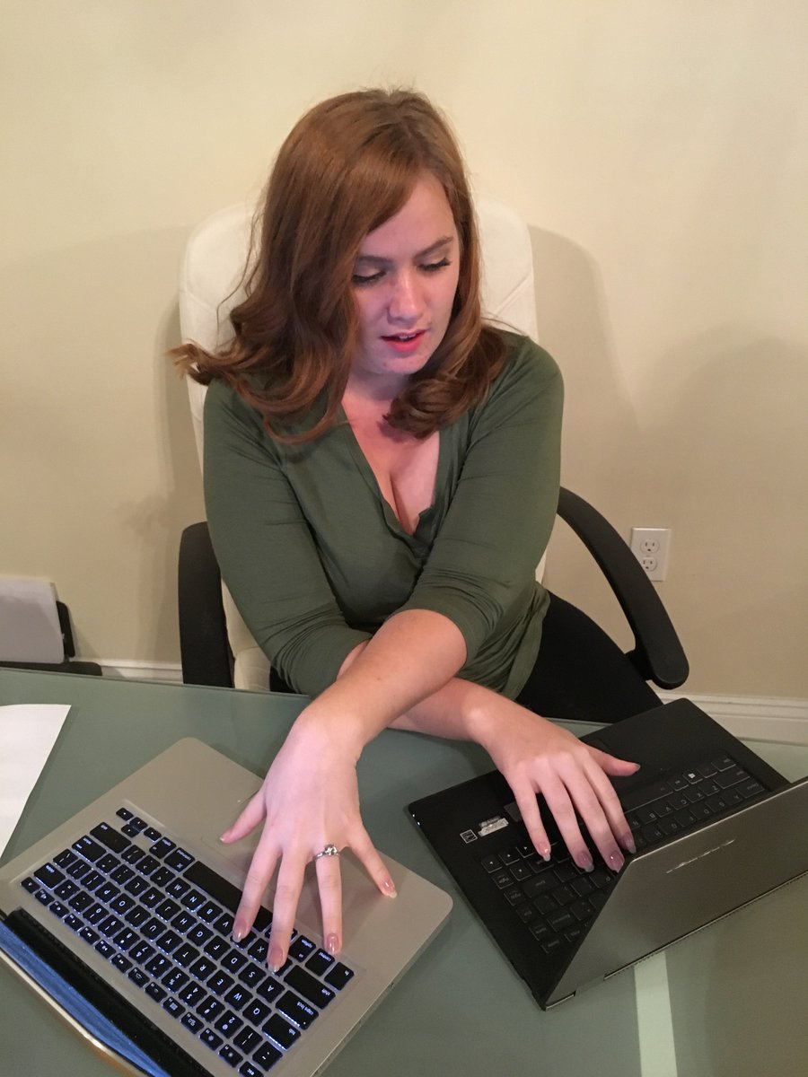 screamandbake's tweet photo. Sorry, that picture was a little blurry and you couldn't see my face, but WOW I have so much work to do. https://t.co/bBpZpiXzuh