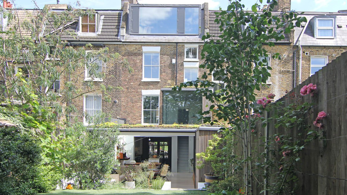 dezeen's tweet photo. Derelict university building converted into family home: https://t.co/4q6McHRW2g https://t.co/hZRxIrTrPy