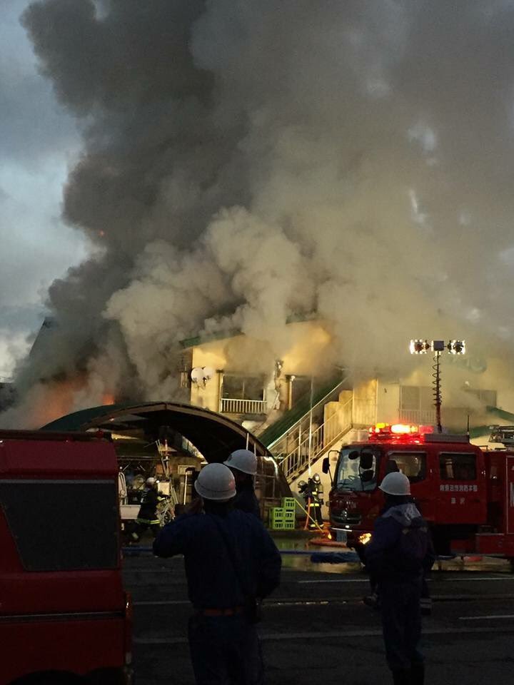 Hayato 明け方まさかの火事 石打ドライブイン 人は大丈夫らしいけど 火元は厨房から燃え移ったとのこと くれぐれも火には細心の注意を