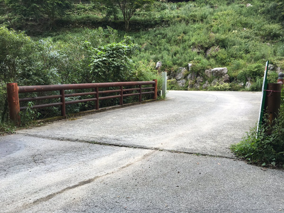 怖いおかりん در توییتر 心霊スポット巡り 見返り橋 高知県土佐山田町 高知県を代表する心霊スポットの一つ 橋の途中で振り返ると 無数の手や白い服の女性の霊が現れるという 女性の霊の話は複数のパターンがある 怖いおかりん در توییتر 心霊スポット巡り 見返り橋 高知県土佐山田町 高知県を代表する心霊スポットの一つ 橋の途中で振り返ると 無数の手や白い服の女性の霊が現れるという 女性の霊の話は複数のパターンがある