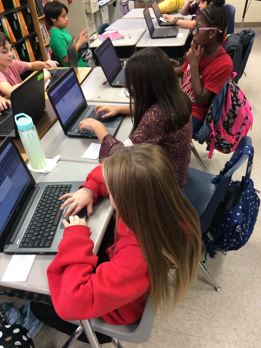 emily_trimble's tweet photo. Helped the students navigate through google classroom for the first time! It was an awesome experience. They loved it! #UMedTech https://t.co/X0UwplBUAT