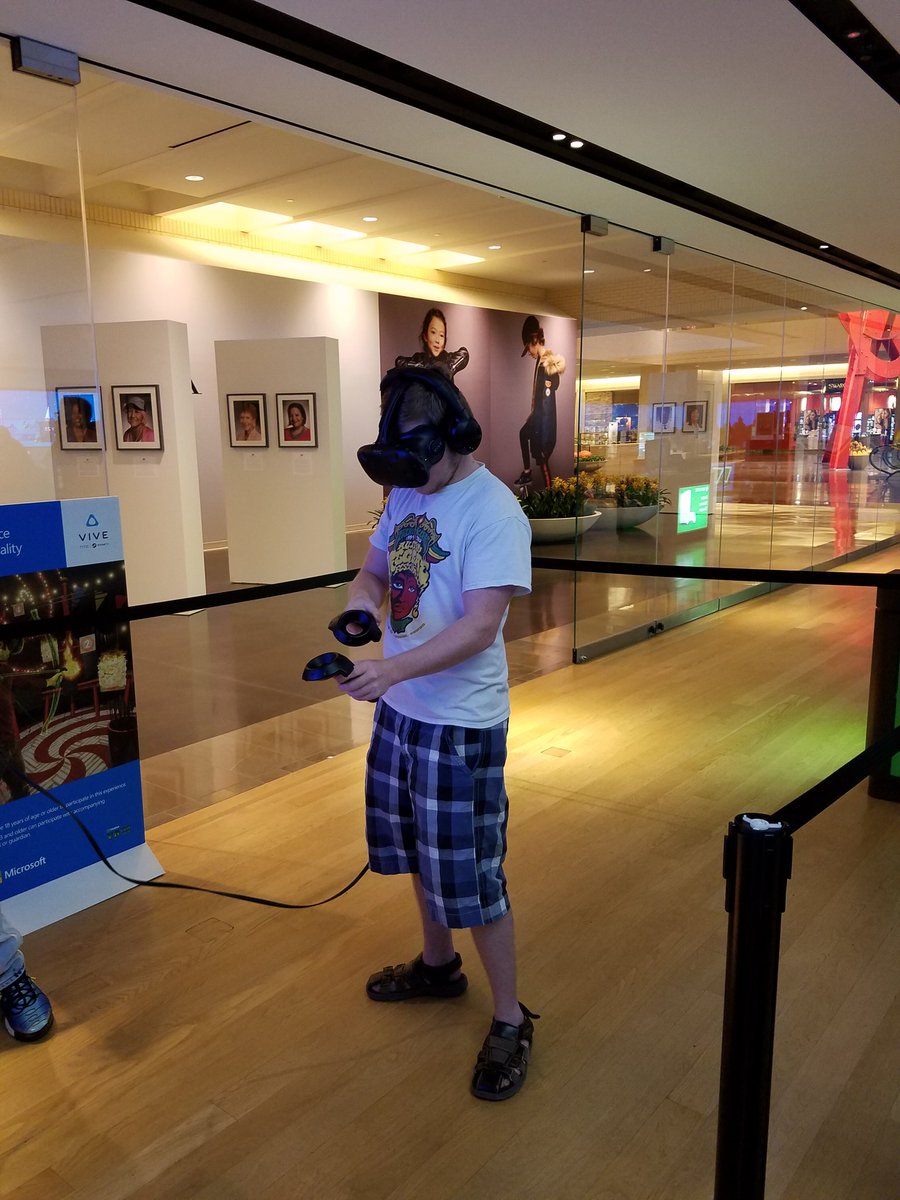 NickintheFuture's tweet image. All the #VR families meeting together in Dallas.  Great event @jimrayvaughn @treytech