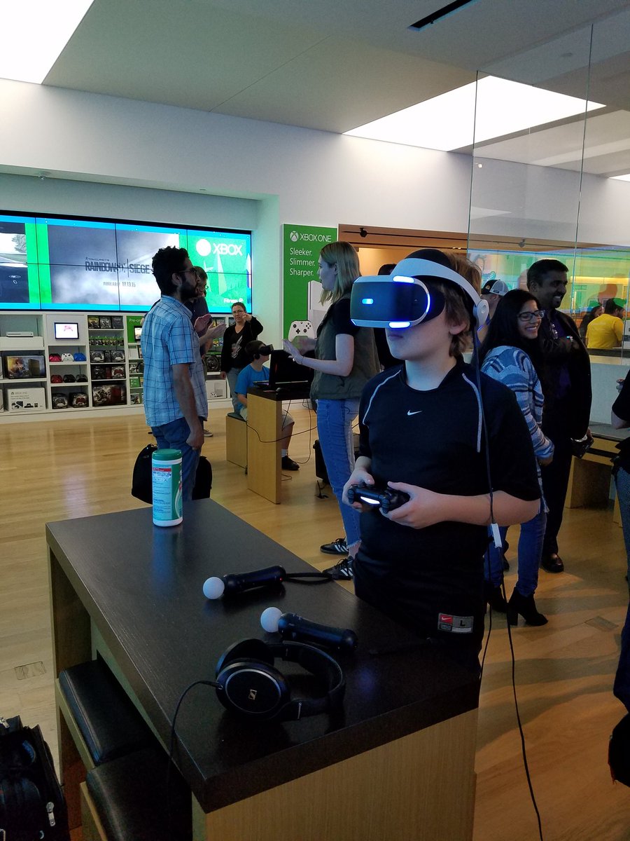 NickintheFuture's tweet image. All the #VR families meeting together in Dallas.  Great event @jimrayvaughn @treytech