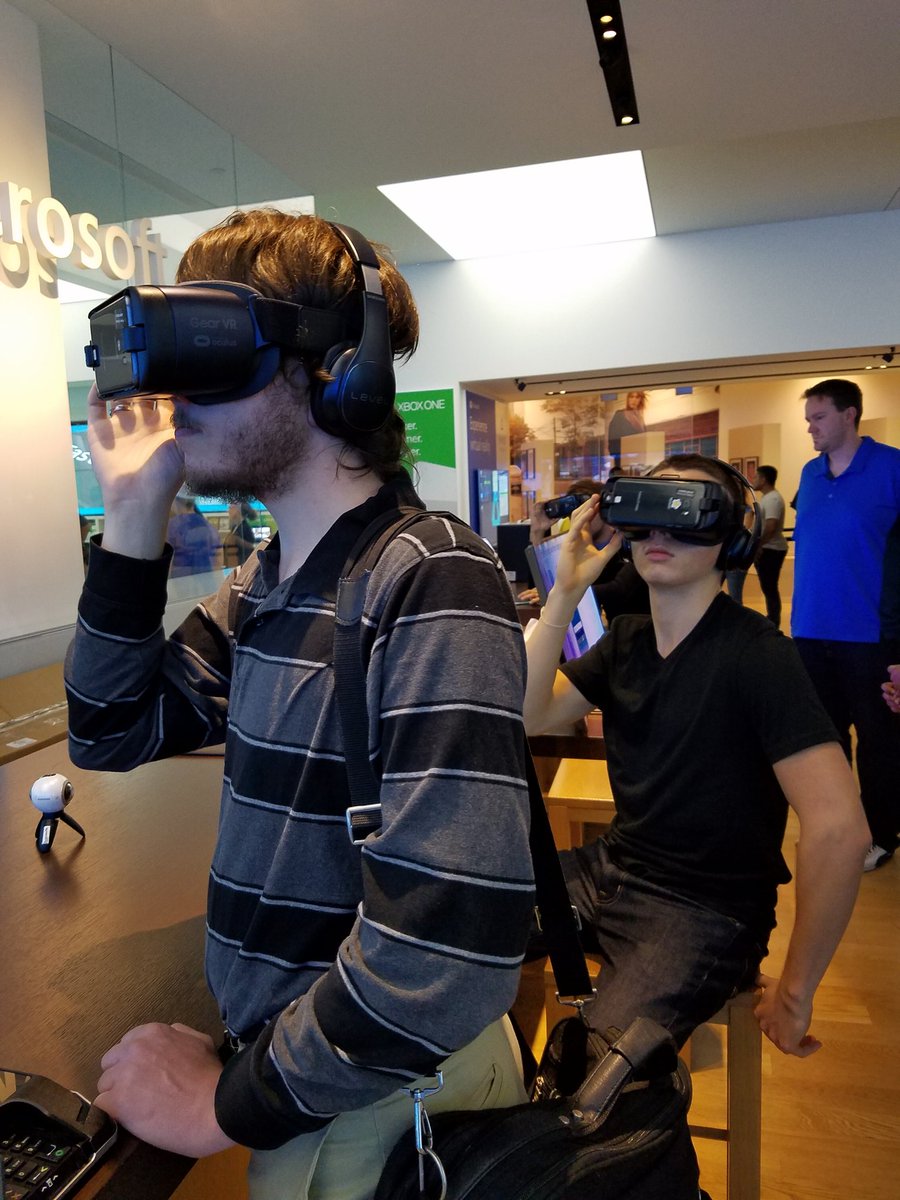 NickintheFuture's tweet image. All the #VR families meeting together in Dallas.  Great event @jimrayvaughn @treytech