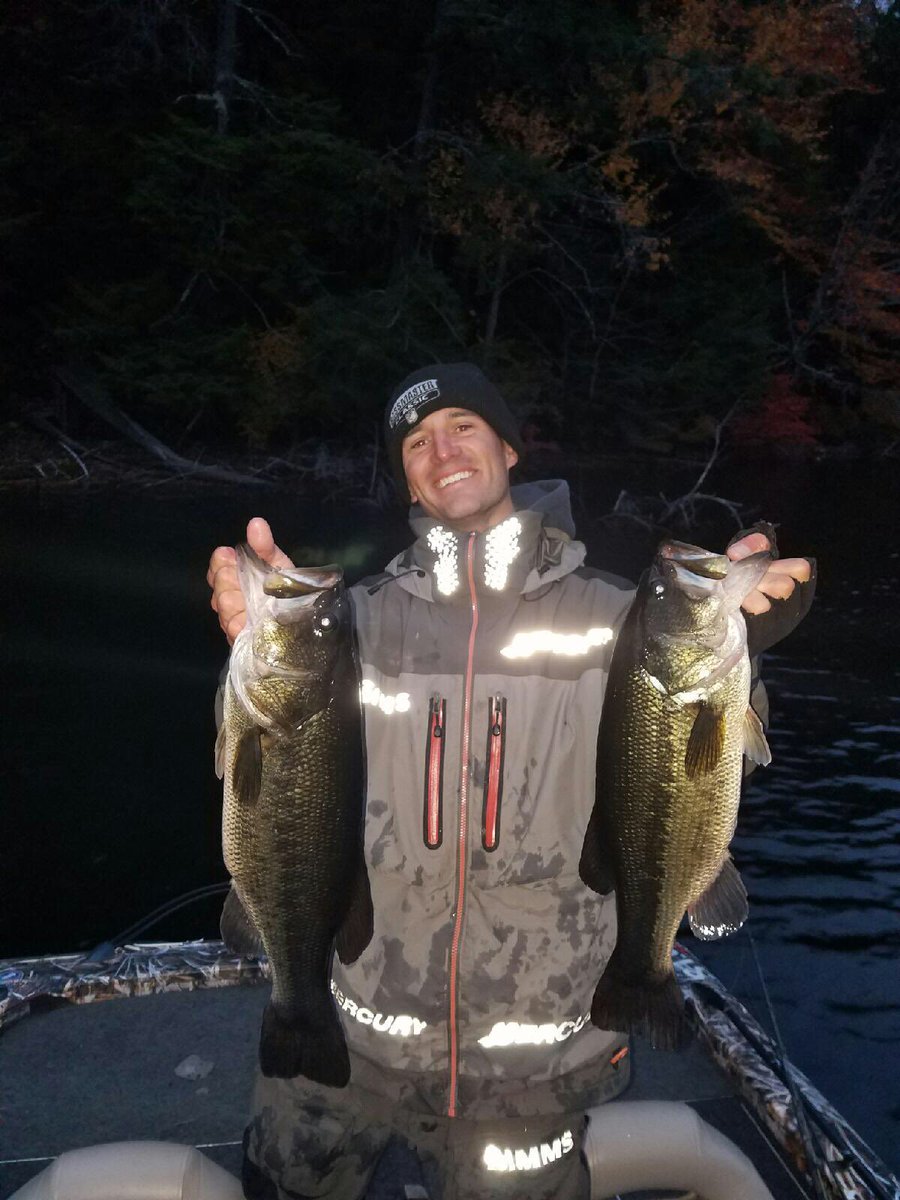 Jcarterfishing's tweet photo. The fall bite is finally picking up! #fishme #mercurymarine https://t.co/hShAn8W6GG