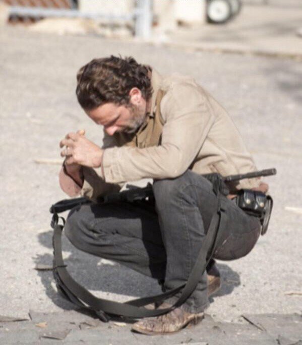 ImmortalDixon's tweet photo. “Please God let my favorite characters survive the Season 7 Premier…”
#TheWalkingDead #TWD https://t.co/Fpb8XDfJzY