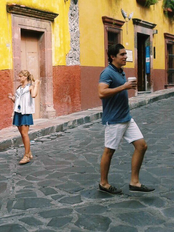 98anaceci's tweet image. Nooo manches que mañana cumple 21 #mepongosentimental 😳