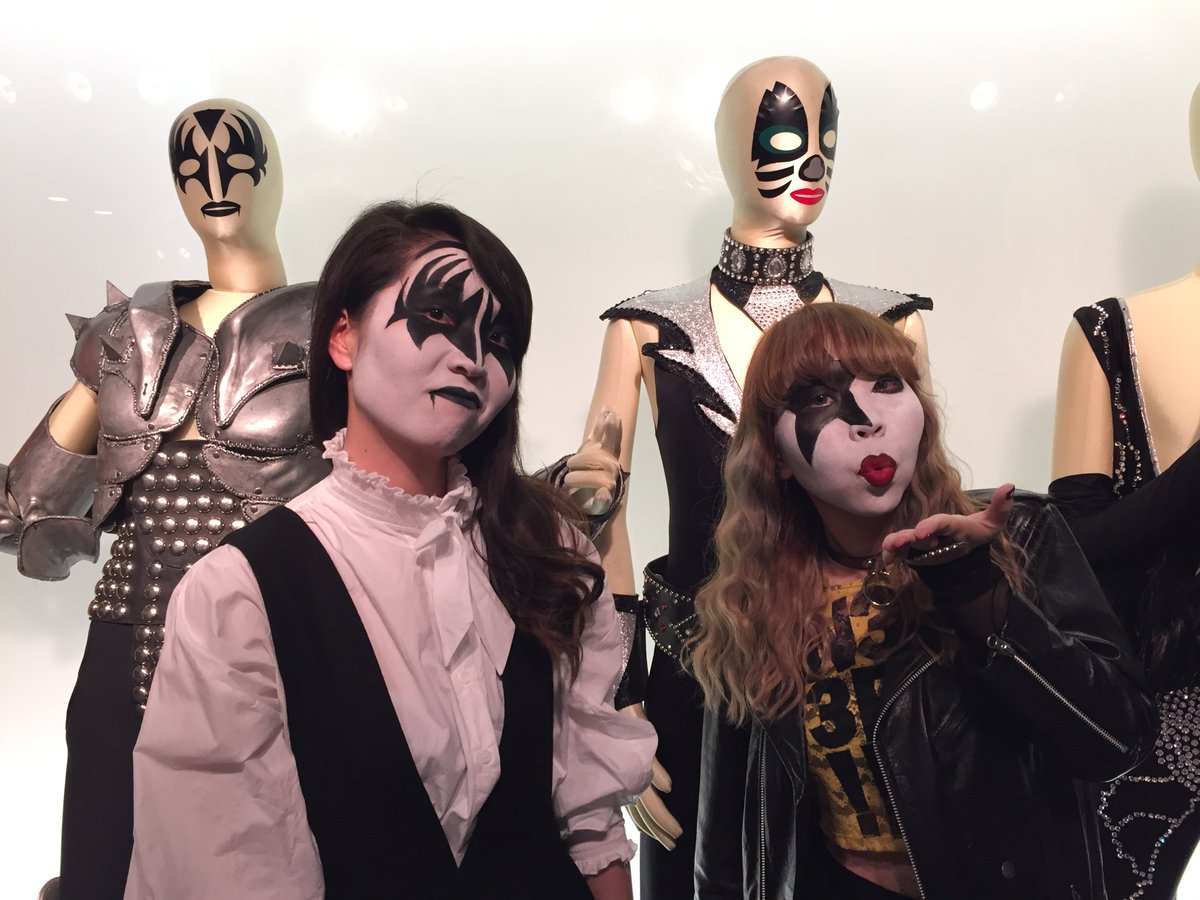 Kiss Expo 地獄の博覧会 公式 على تويتر 姉妹でkissファンのお二人 妹さんが高校時代に他校のkissコピーバンド を観て以来 大のkissファンになったそうです その影響で家族でファンに 初体験のkissメイクでミニステージでの撮影など Expoを楽しみ尽くして Kiss Expo 地獄の博覧会 公式 على تويتر 姉妹でkissファンのお二人 妹さんが高校時代に他校のkissコピーバンド を観て以来 大のkissファンになったそうです その影響で家族でファンに 初体験のkissメイクでミニステージでの撮影など Expoを楽しみ尽くして