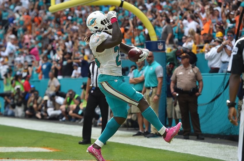 FantasySPORTalk's tweet photo. You're probably sitting pretty well if you started any of these running backs on your #FantasyFootball team this week https://t.co/FyGgQ3oXBI
