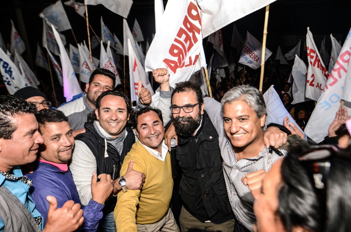 Hugo_Gutierrez_'s tweet photo. La Gran Batalla Democrática de Tarapacá #AltoHospicio la he ganado ¡Hoy me siento un victorioso junto alcalde electo Patricio Ferreira! https://t.co/qWIypOlHZL