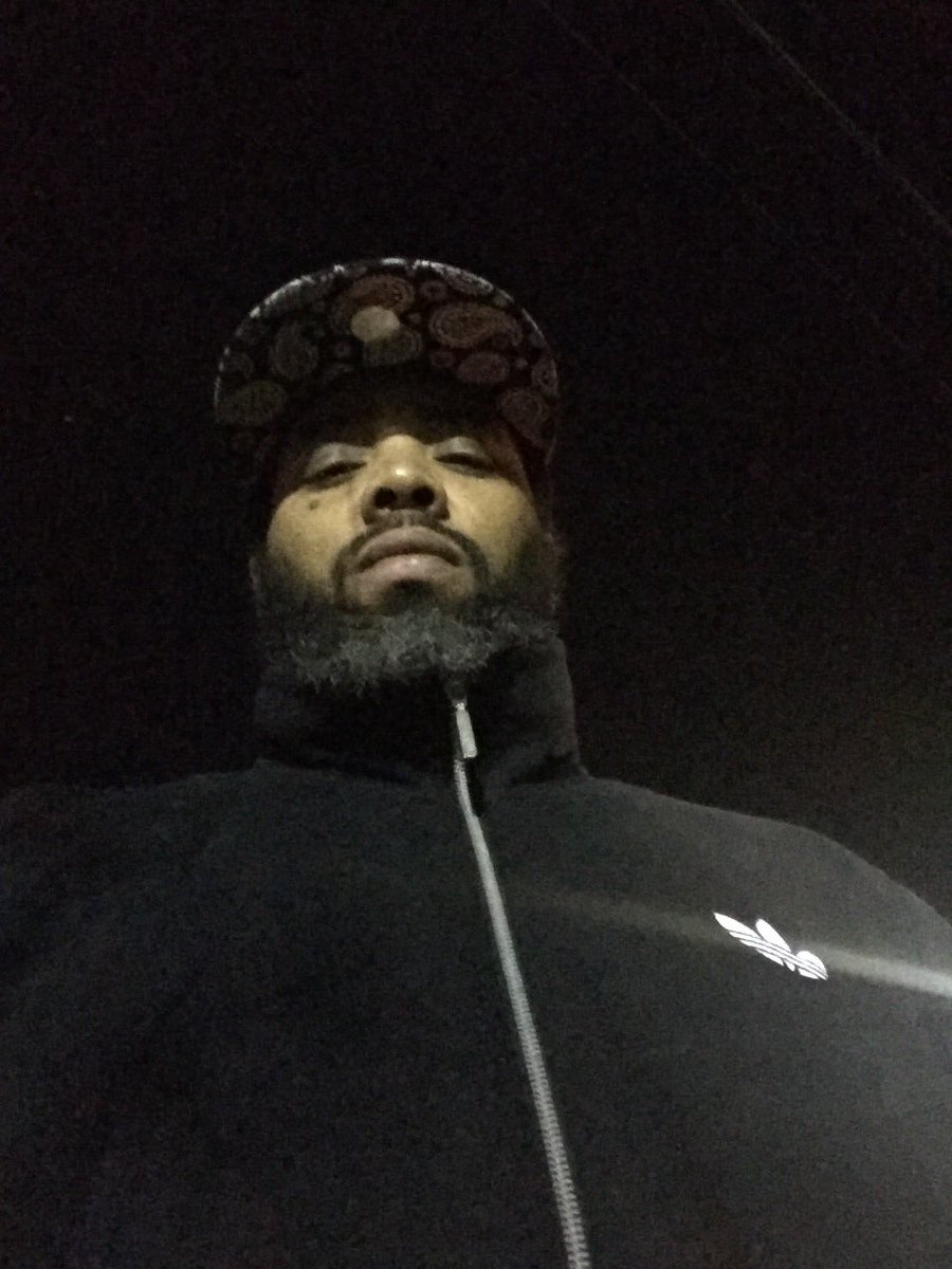 flatlinemuzic's tweet photo. On the set for the movie "Perkasets" with the homie @MOOKEDOUT #TdProductions #Perkasets" 💡🎥🎬 #flatlinemuzic  @#outside #ahoy https://t.co/bICyeYWtIy