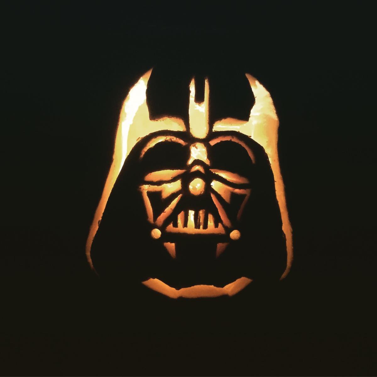 MikeEuscher's tweet photo. This took a few hours #DarthPumpkin #HandCramps #HappyHalloween https://t.co/3PgrbnXYCe