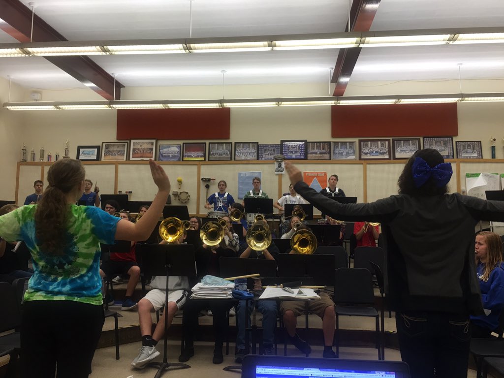 LCaldwell337's tweet photo. Getting ready for tonight's big game at Riverside!  #ec_proud #ec_lincoln #lhsblueband https://t.co/bvese3i7A4