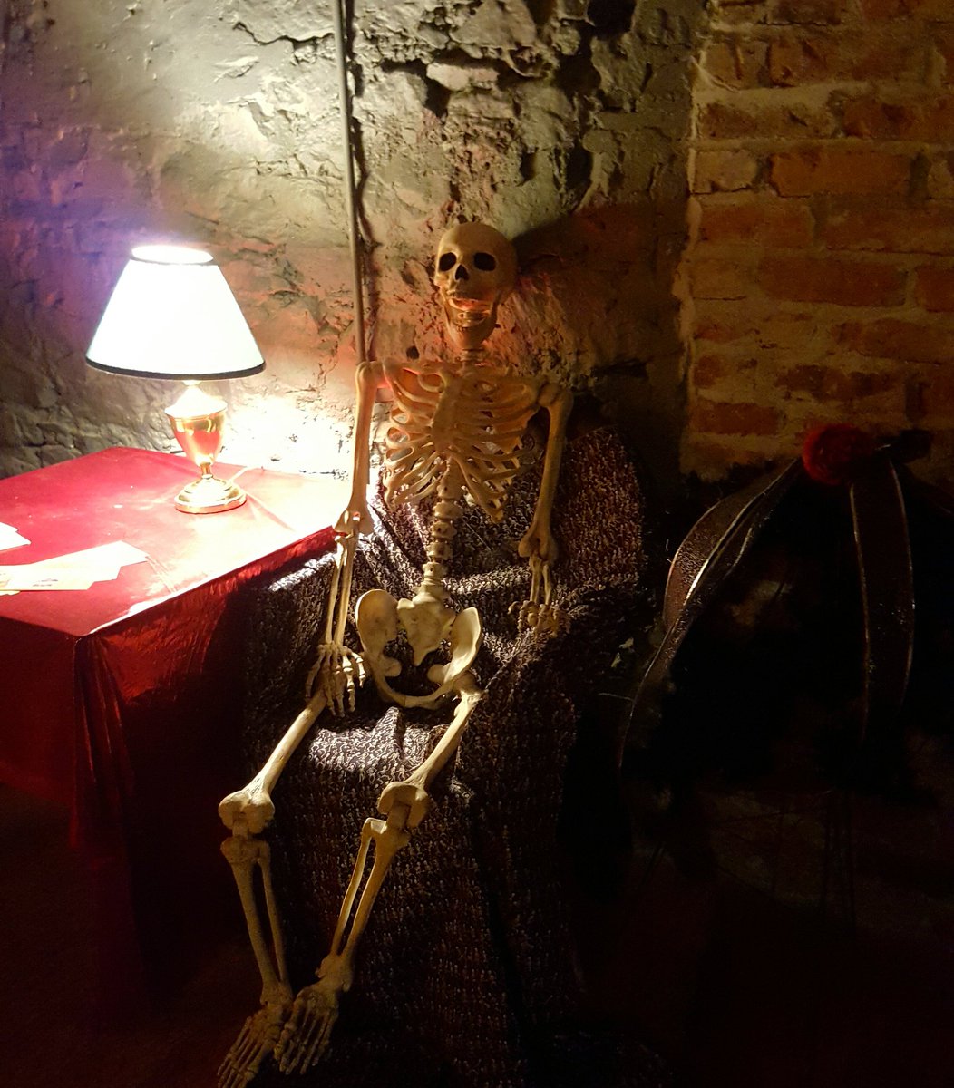 MagnoliaHtl's tweet photo. As if this Sunday wasn't #spooky enough! Starting a #Ghostly #tour with @GhostlyWalks #discoverthepast #yyj #VictoriaBOO @victoriavisitor https://t.co/Qqg12CdCNN