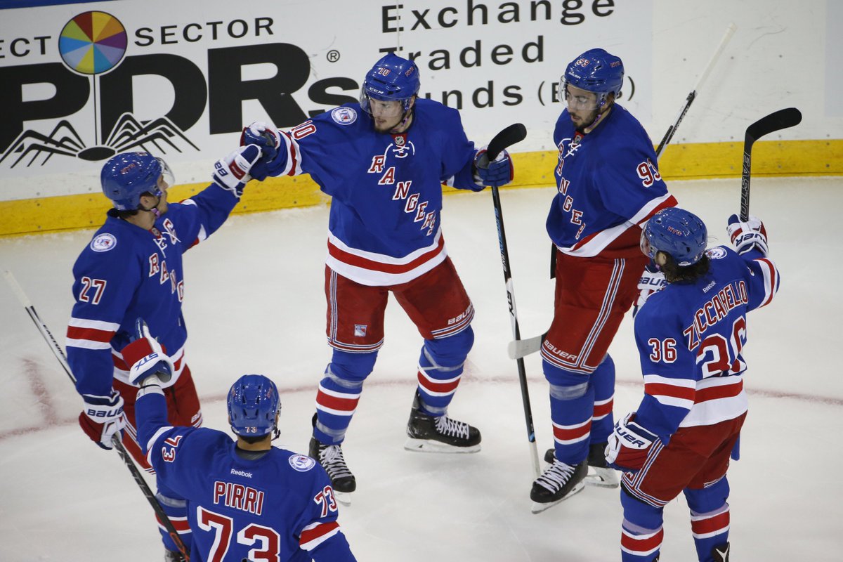 #NYR WIN 3-2 on #NYRHFC night!! https://t.co/WdizlqB0Sf