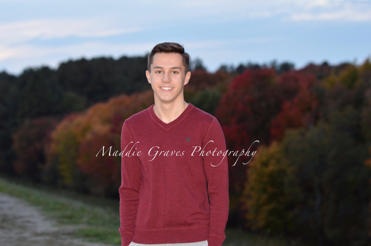 the last of the 2017 seniors, here's bradley! loved these 🍂