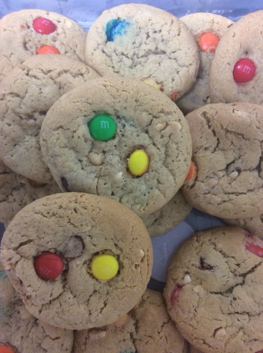 crouchst_bakes's tweet photo. Peanut butter m&amp;m cookies #crouchstbakes https://t.co/zEbiZ0x92n