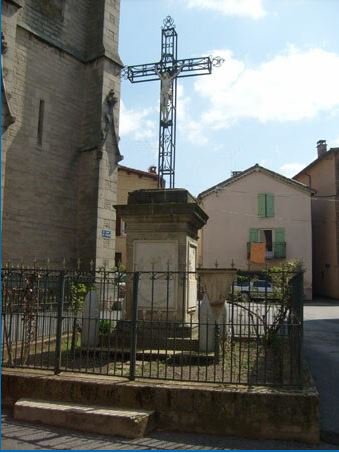 ChalouLouchant's tweet photo. #Aveyron voilà une belle restauration du MaM de #vabrelabbaye qui met en valeur 4 belles plaques soldats 14/18 #1GM https://t.co/8rMBBFg6wp https://t.co/Zy6TGnv3Y5