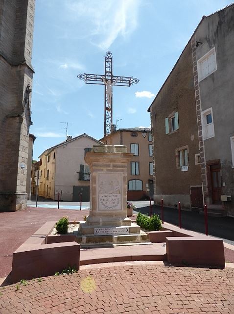 ChalouLouchant's tweet photo. #Aveyron voilà une belle restauration du MaM de #vabrelabbaye qui met en valeur 4 belles plaques soldats 14/18 #1GM https://t.co/8rMBBFg6wp https://t.co/Zy6TGnv3Y5