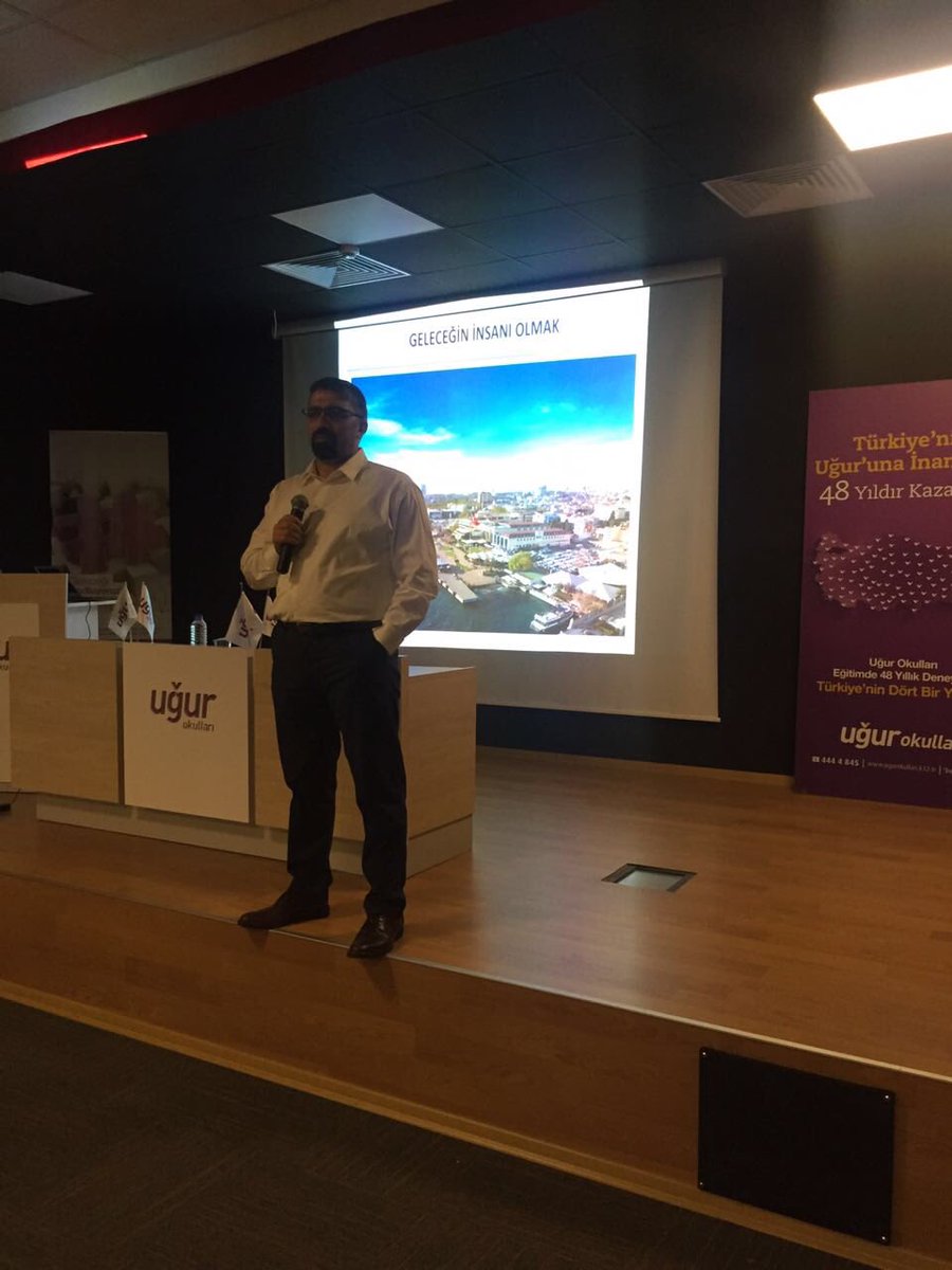 BAU Rektör Danışmanı <a href="/turgaypolatt/">Turgay Polat</a> Gaziemir Uğur Okulları'nda 12. sınıf öğrencilerine kariyer yolculukları ile önemli tüyolar verdi.