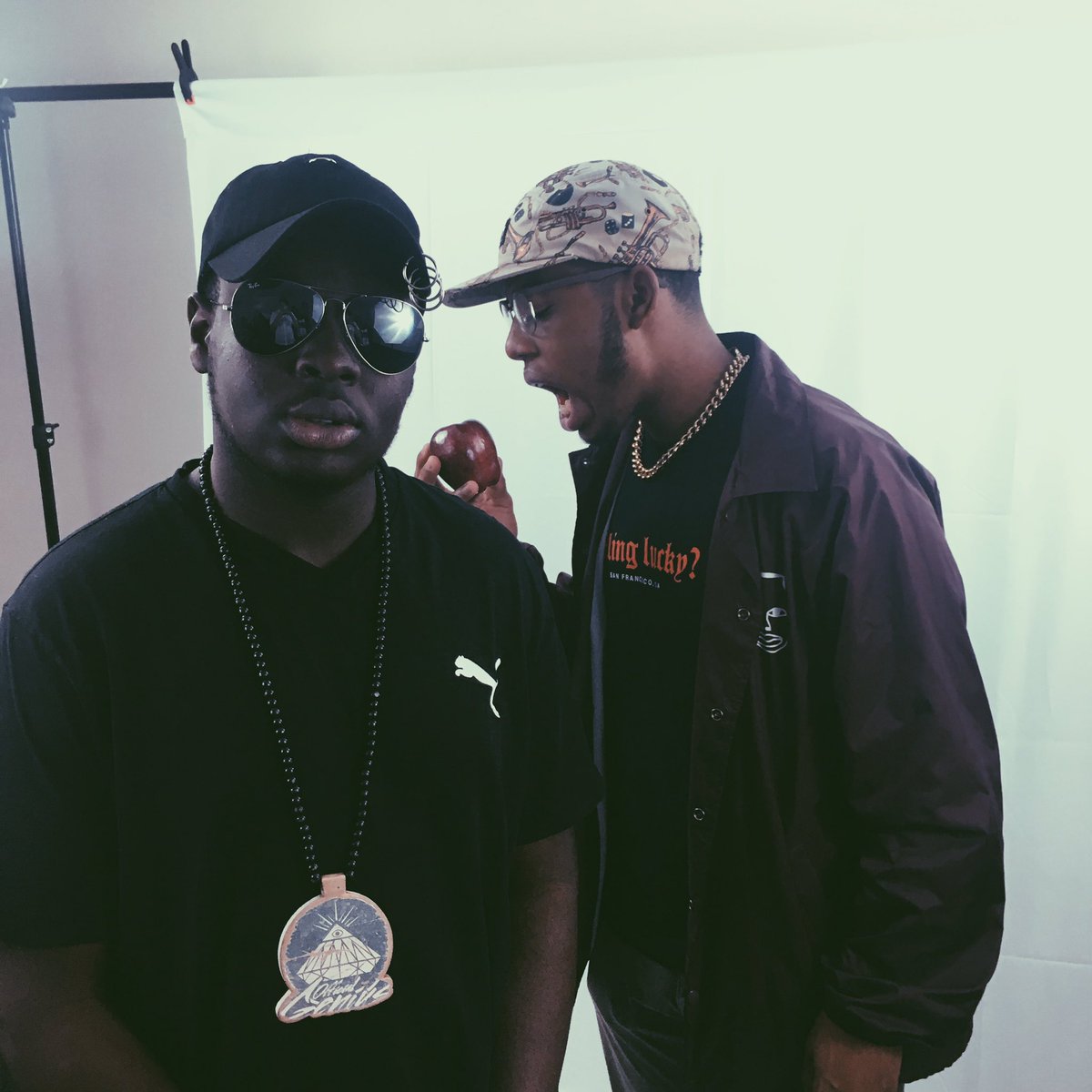 Dat_Dominican's tweet image. Looking like I rap is easy #weakbars