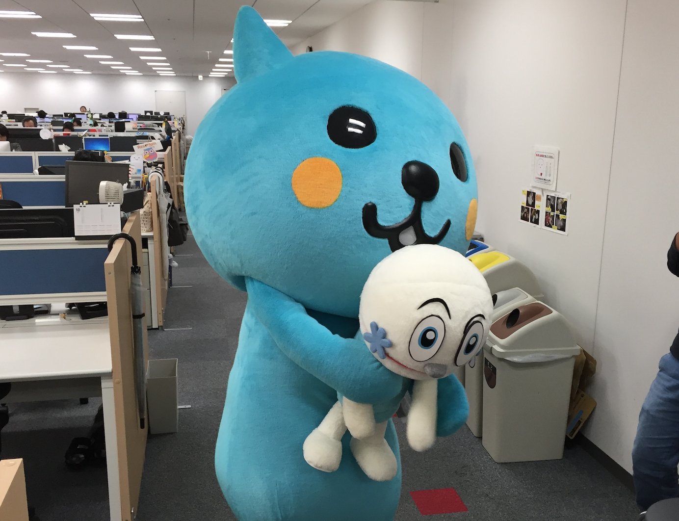 Game Spark Qooのマスコットキャラクターであるクーに囚われてますが スパくんは元気です コラボしたら何味になるのだろう 編集部 スパくん Qoo T Co Y5pkbweia5 T Co D5dwuaz3nh Twitter
