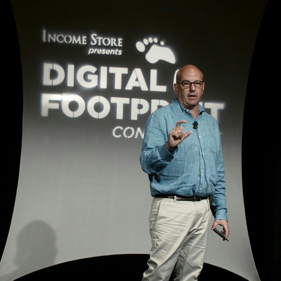 CommonSimple's tweet image. People tell you to grow up and stop dreaming, but are you growing up or just giving up? @speakerjeff #Priceline #DigitalFootprint