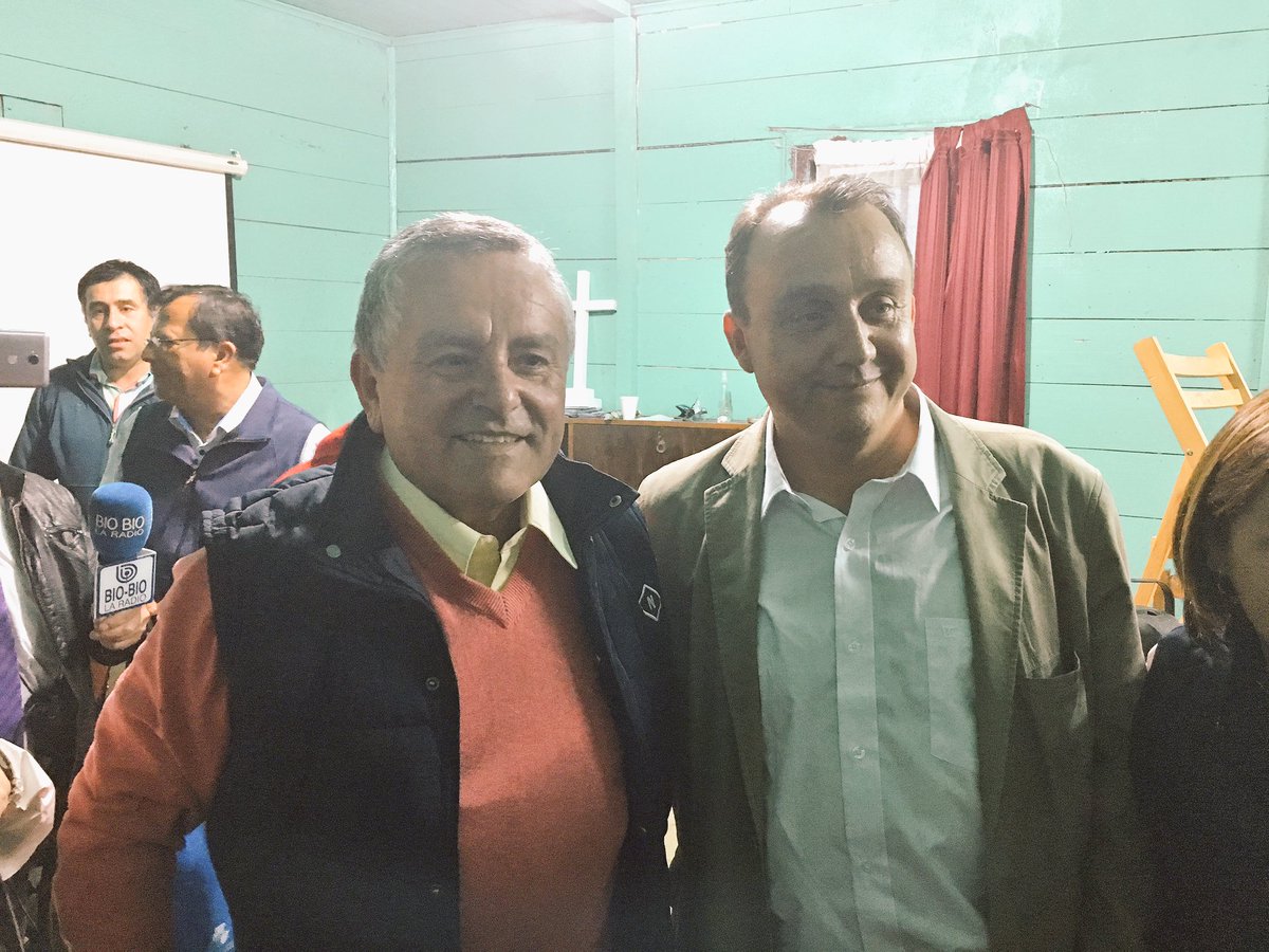 IvanLeonhardt's tweet photo. En sede de @RamonbahamondeC felicitándolo por su triunfo en elección para alcalde en #PuertoVaras https://t.co/cjyOnQ0BWv