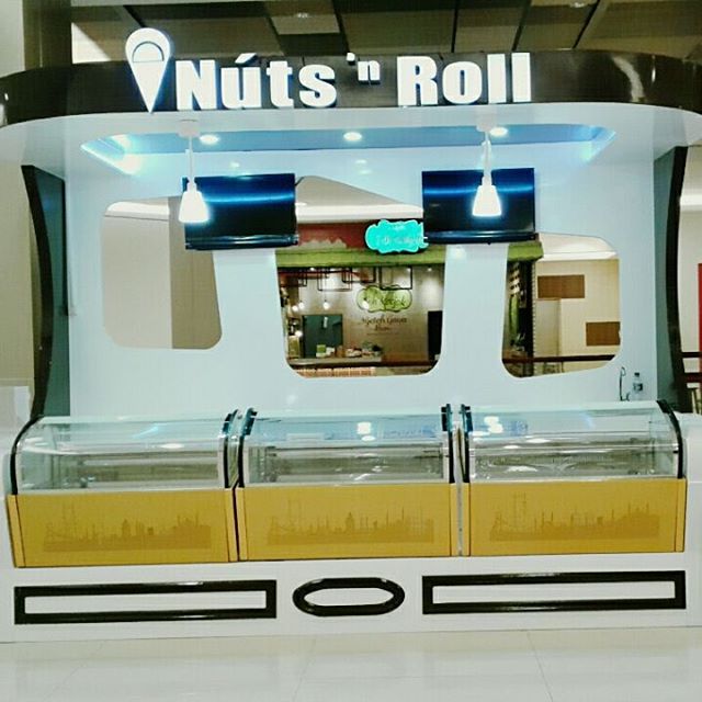 nutsnroll's tweet image. Sekarang Nuts'n Roll telah hadir di TangCity Mall. Yuuuk buruan cobain sensasi turkish ice cream 🍦