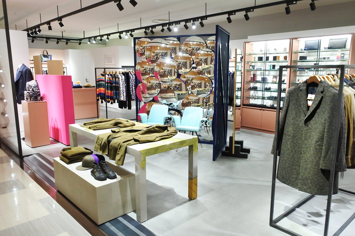 Paul Smith Japan 関西では初となる Ps By Paul Smith メンズ単独ショップが なんばマルイ5fにオープン シャープなテーラリングやアウターウェア ワードローブに欠かせないデニムやカットソー ニットなどを豊富に取り揃えています ぜひお立ち寄り