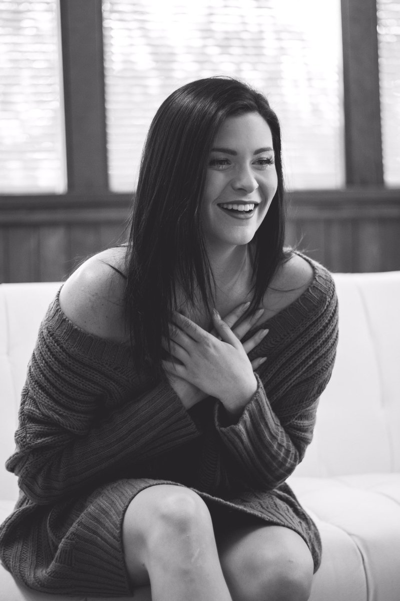 AlexisHanaMusic's tweet photo. You fit me better than my favorite sweater ❄️ #alexismusic #lanadelray https://t.co/mpPOK2KTTg