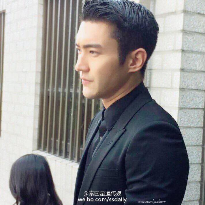 ELF_for407's tweet photo. 161022 Siwon visit Royal Thai Embassy in Seoul -  to mourn the passing of the late King Bhumibol (cr: ssdaily) https://t.co/2gu3qOk4ns