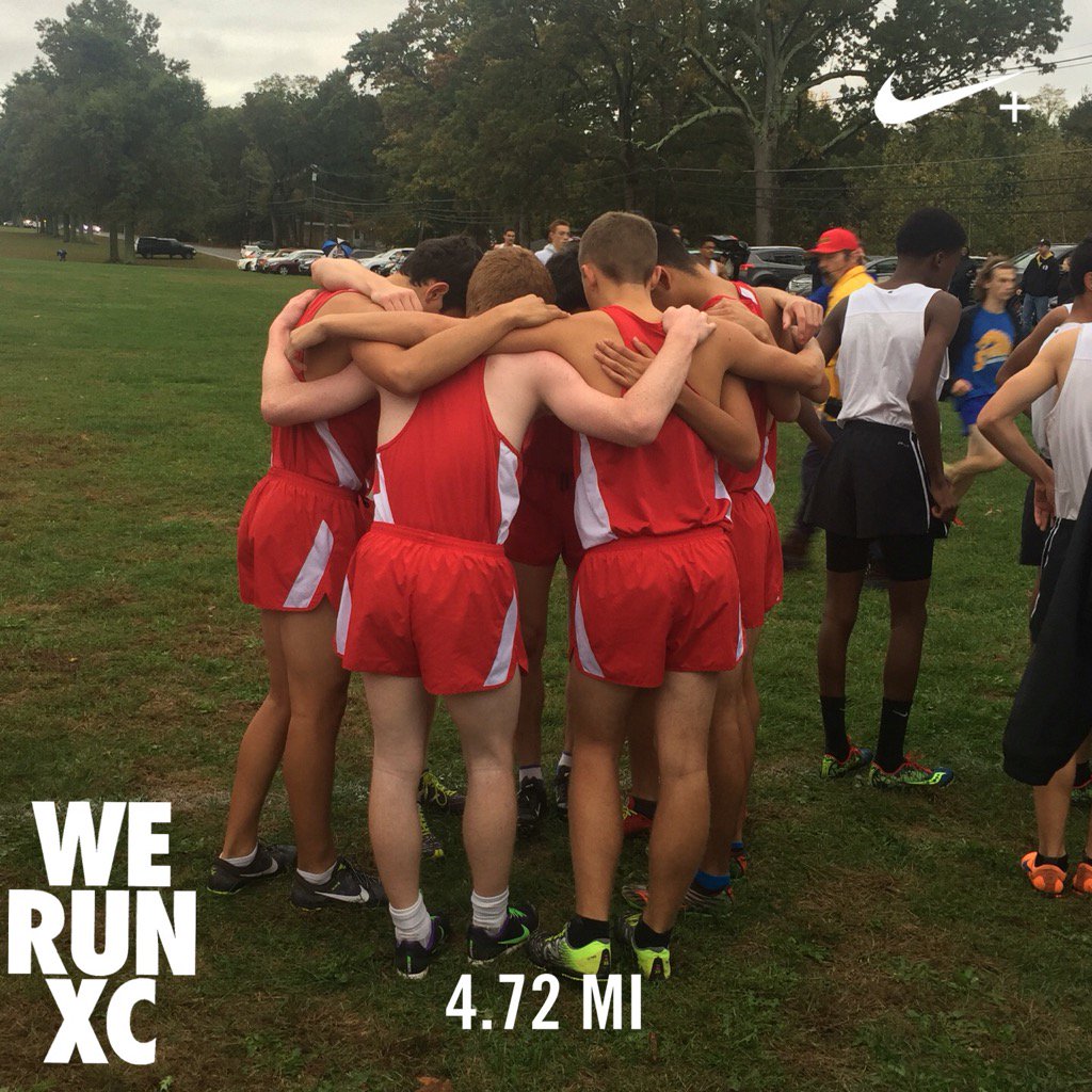 CoachBuggey's tweet image. The Squad getting ready to leave it all out on the course. 

#WeRunXC @nikerunning