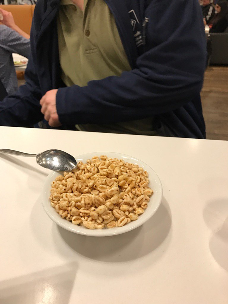 oengels's tweet image. #sqlpass @_Tillmann is already warming up for 3 weeks of junk food #sqlsummit #sqlmännerwg