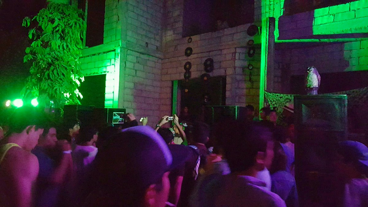 QuePegaHoy's tweet photo. #DNTD feat @MiguelPuenteM 👽🍁 buen zapateo https://t.co/wjzJ5q9p5c