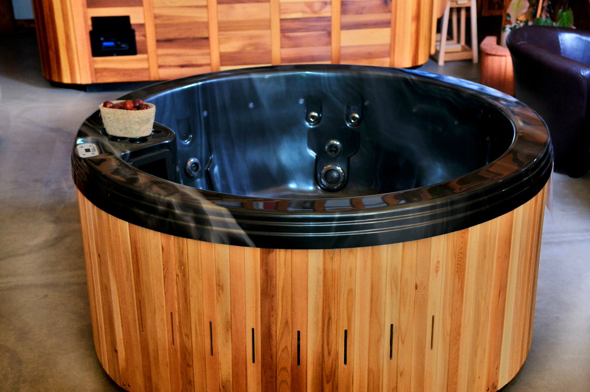 sharongsb's tweet photo. Alleays a bestseller- @CoastSpas Seabreeze dressed in black.
#coastspashottubs #ilovecoastspas https://t.co/1tjXNAzZDK