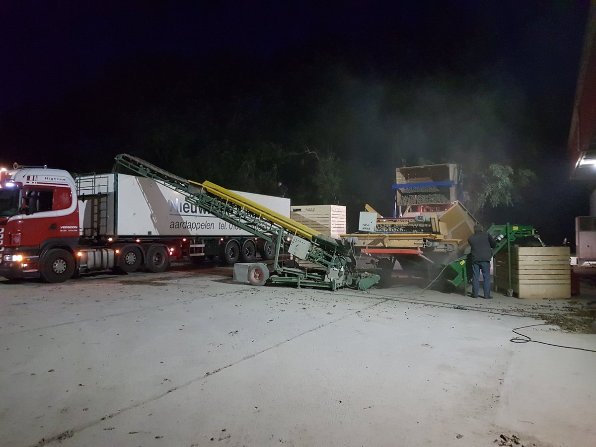 Eerste aardappels van dit jaar afleveren!