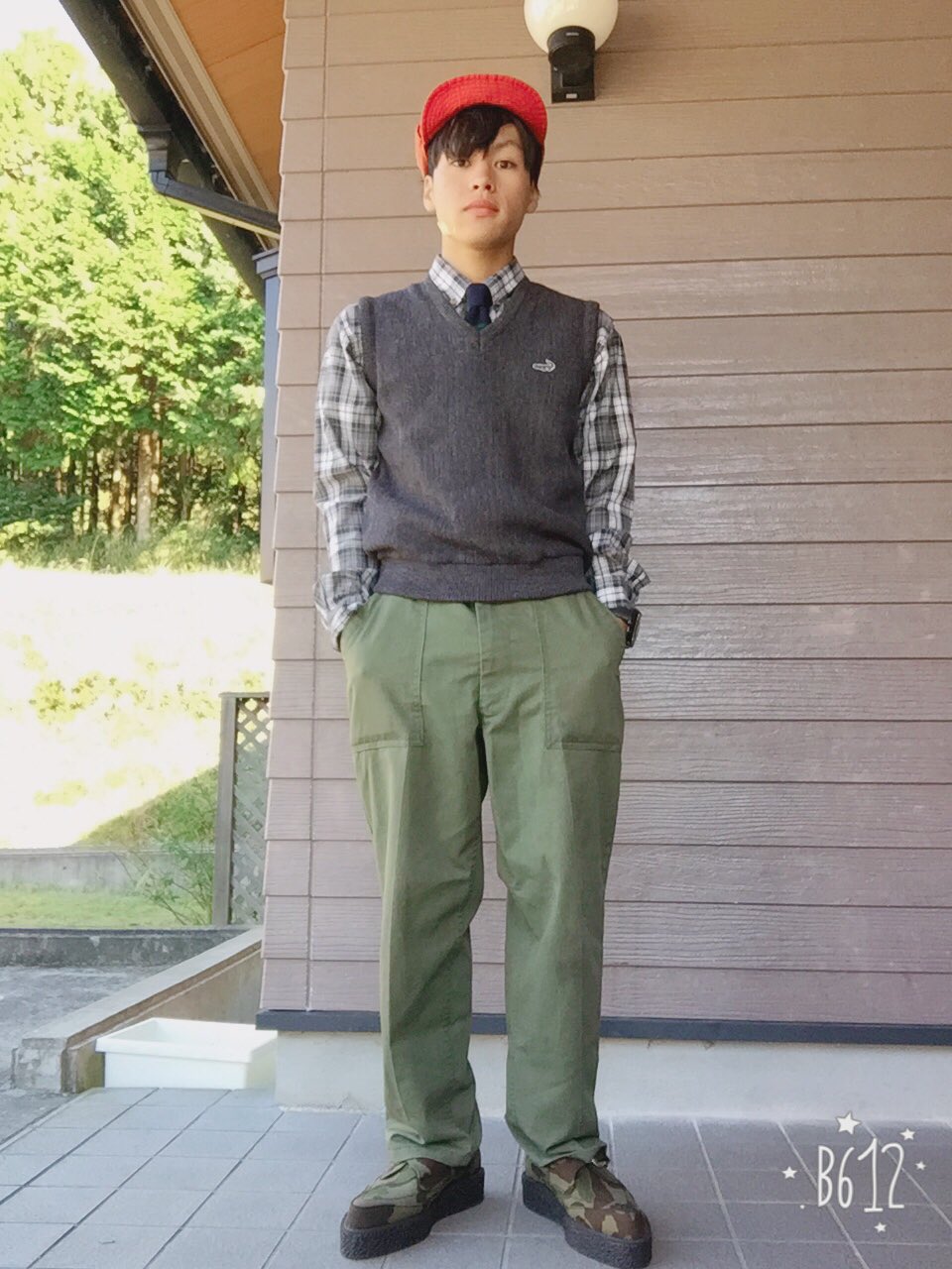 はる 高2 修学旅行の買い物いってきまーす 古着 古着コーデ 古着好き 秋コーデ お洒落さんと繋がりたい Fashion ファッション 秋 秋コーデ ネクタイ ベスト ラコステ ミリタリー ガーゴパンツ ラバーソール 迷彩 T Co