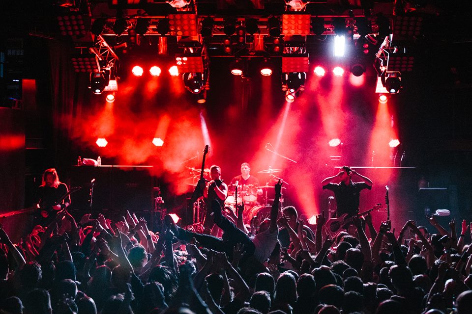 destroyalllines's tweet photo. Melbourne! SOLD OUT 
Set times 
@bfmvofficial 9.50pm 
@atreyuofficial 8.40pm
@cane_hill 7.50pm
Photo: Ryan Chang https://t.co/bOR6ShZDSl
