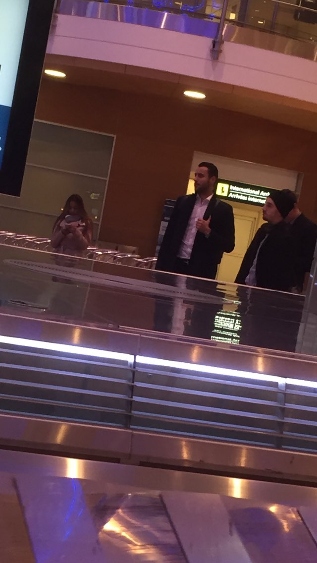 mccarty89's tweet image. Jets fans love this guy! Just got off the plane with him! #pavelec