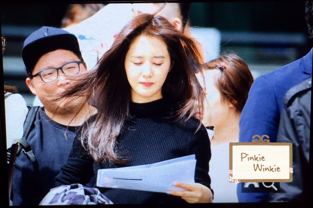 [PIC][24-10-2016]Yuri và SeoHyun khởi hành đi Thâm Quyến, Trung Quốc để tham dự sự kiện của thương hiệu "PANTENE" vào sáng nay CvgwO9OVUAAk8ln