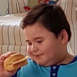 bastereacts's tweet photo. Find someone who looks at you like how Baste looks at his bread with Magnolia Cheezee. ❤️

© @iyadml
#ALDUBTPAnniversary https://t.co/2x7SDyr2Lc