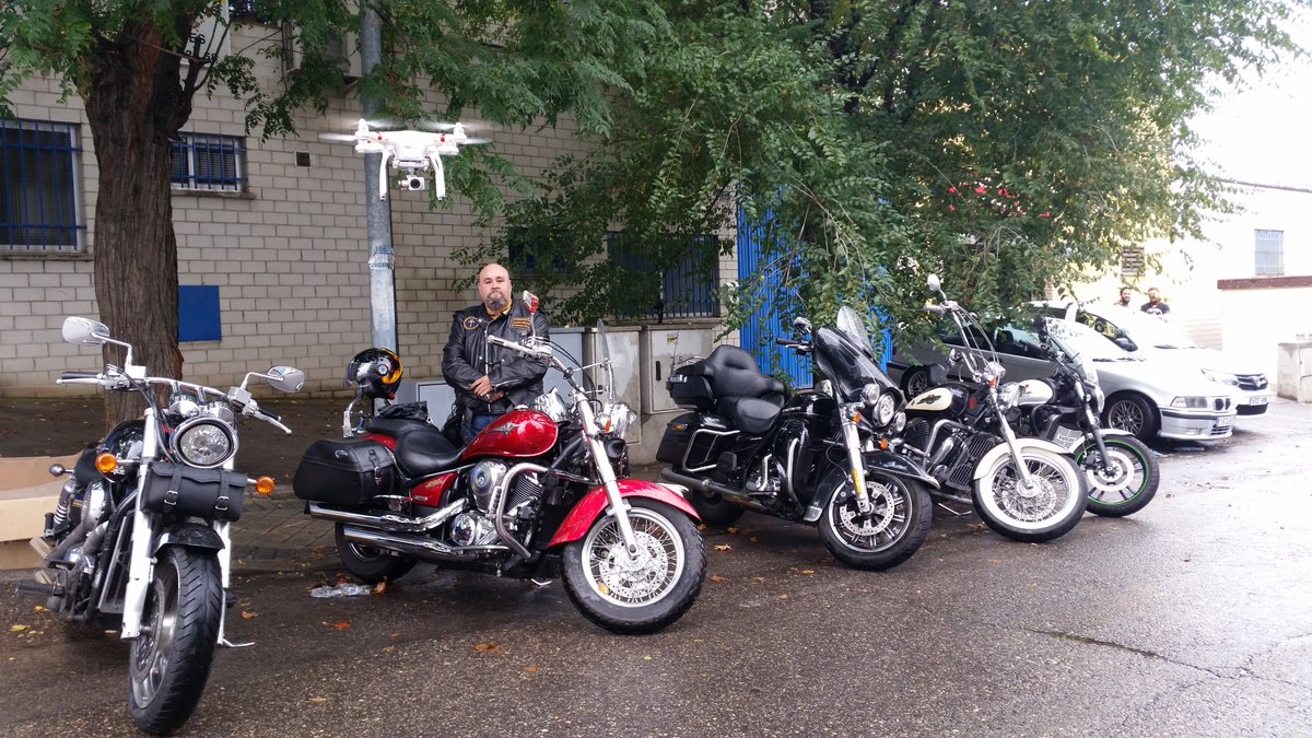 H2mVuelosdeDRON's tweet image. Aniv Anubis Custom Club, mas majos y mas buena gente no podéis ser.#customclub #Arganda #freebiker #honor #respect  #loyalty