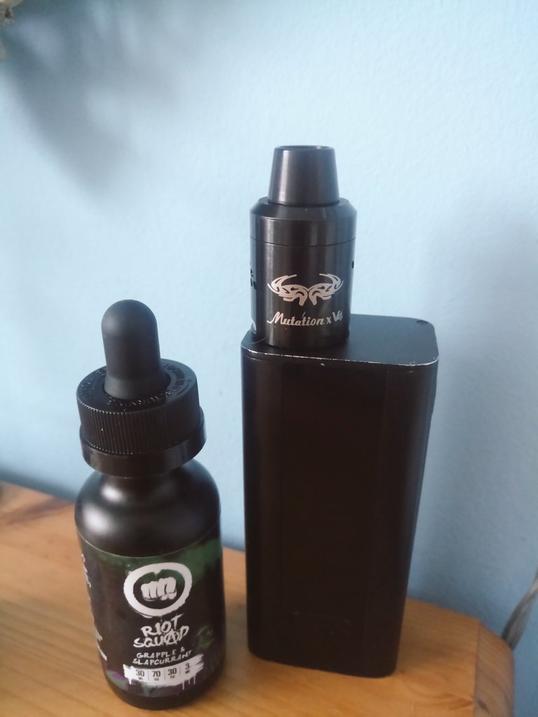 Shout out to @RiotSquadVapes for another great #eliquid grapple and slapcurrant. Great taste &amp; awesome vapor production 9/10 #vapefam #vape