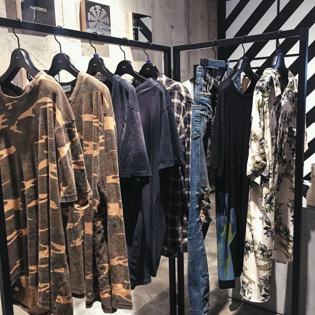 nt1014x's tweet photo. 【私服販売】 
1枚目saintlaurentparis 16ss チェックシャツ  6.5希望
2枚目 RHUDE 16ss 1.5希望
3枚目 Lanvin 15aw 2.5希望
よければRTよろしくお願いします🙇🙇✨ #saintlaurentparis #拡散希望 https://t.co/4jbQrmakKA