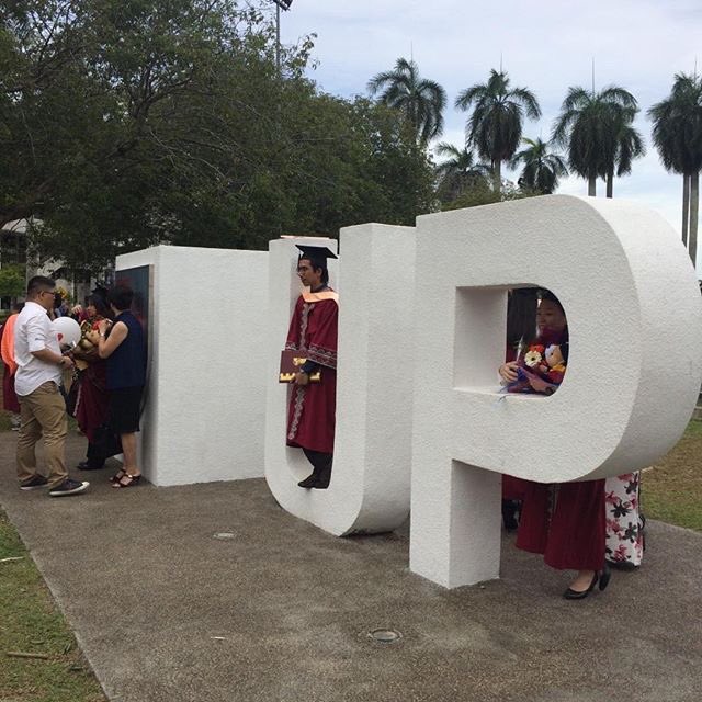 LeUPMTweeps's tweet photo. #lifegoals #UPMconvocation40 https://t.co/1Kr6z92k64