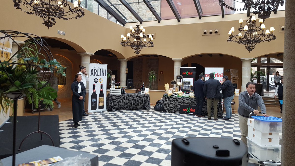 AnaBGonzlezPino's tweet photo. Ya estamos aquí!! @qdequesos @NegriniSpain @ojosdelguadian @ReySilo #yosoyqdequesos #queso https://t.co/GIGqqKoX6F